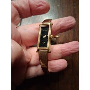 GUCCI 1500 Watch Gold Black Dial Women’s Bangle Wrist Watch No Glass not Working